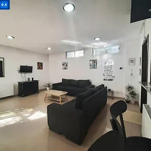 Appartamento Studio Très Bien Situé Au Jardin D El Menzah 1, Tunisi
